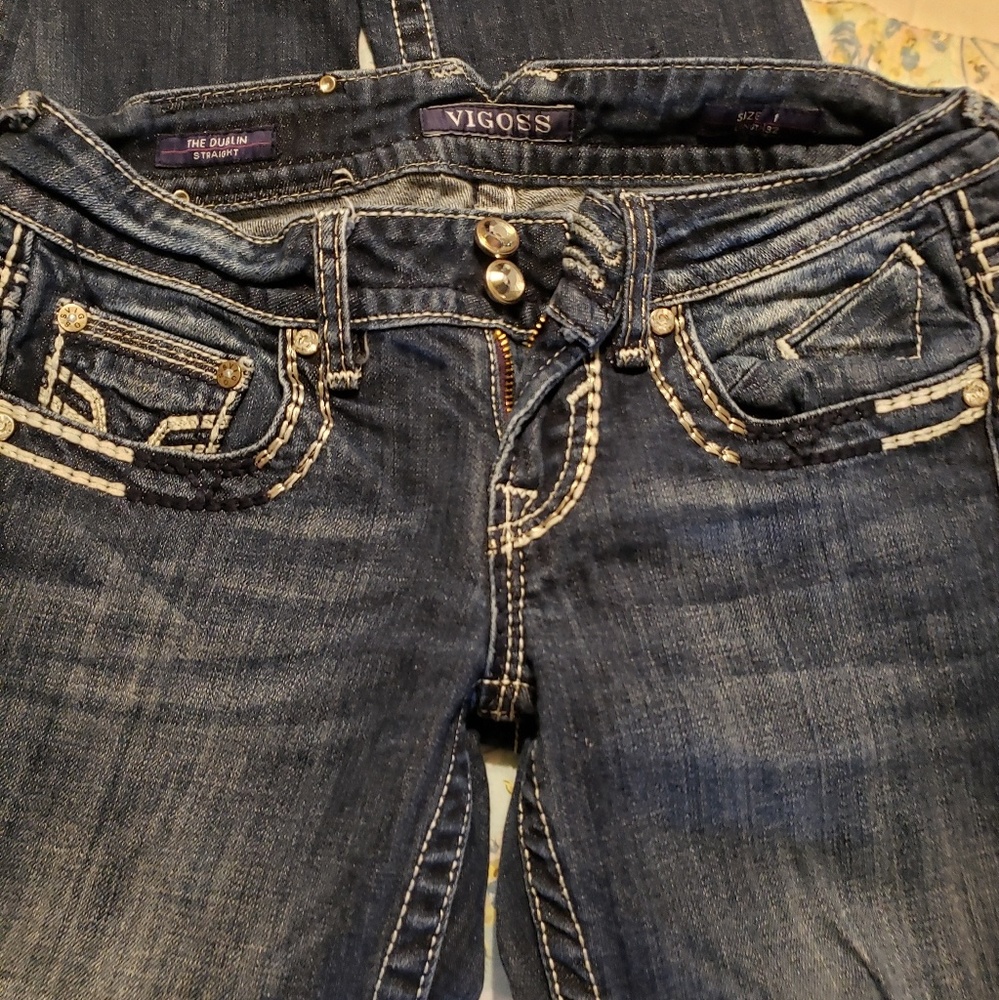 Juniors Vigoss distressed jeans. Dublin straight